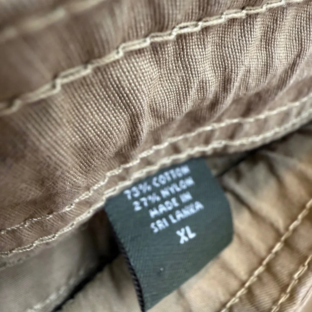 Eddie Bauer Mens XL Cargo Shorts Khaki Tan Hiking Outdoor Cotton Nylon Blend
